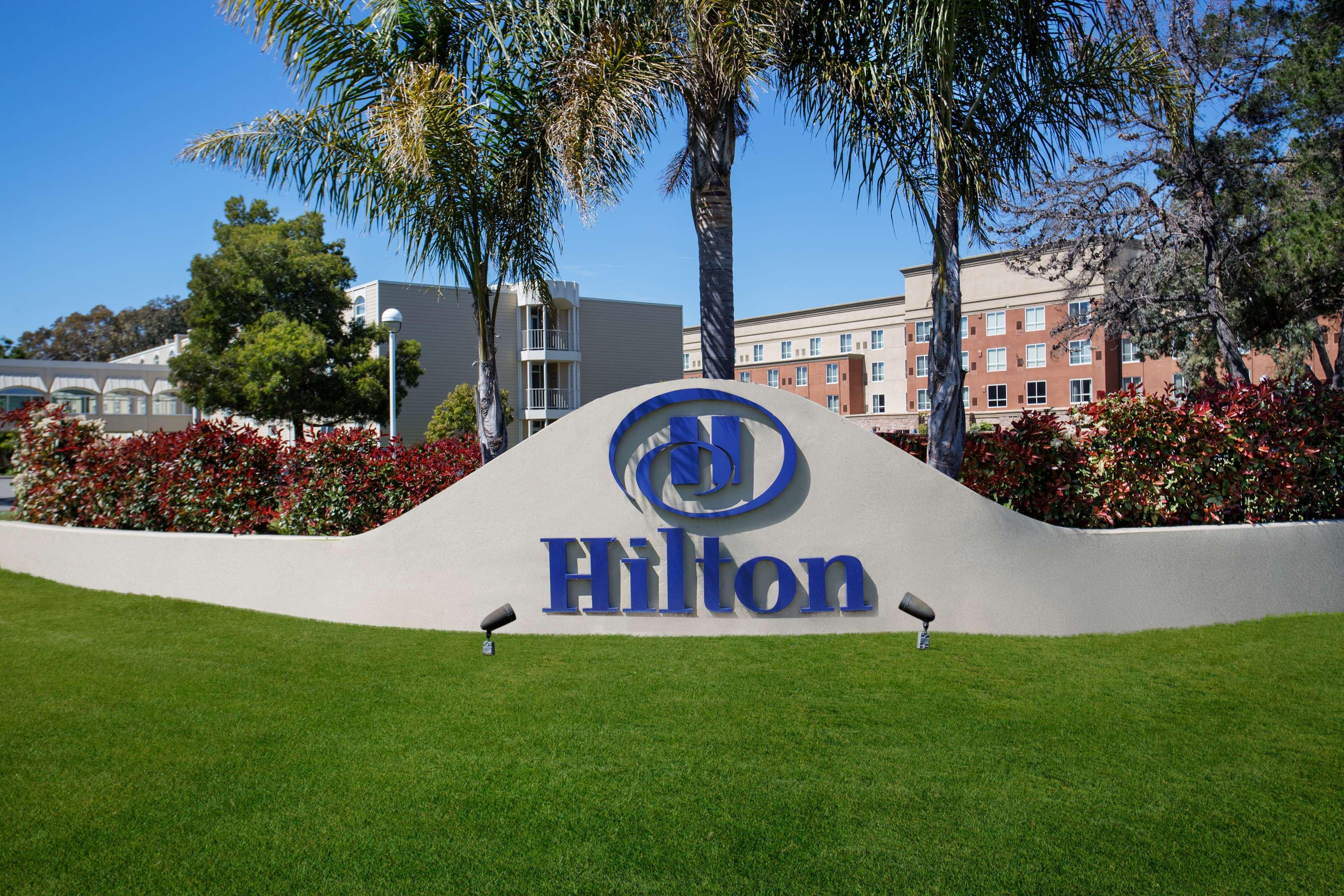 Отель Hilton Oakland Airport Экстерьер фото